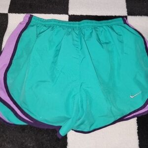WOMENS NIKE SIZE SMALL RUNNING SHORTS